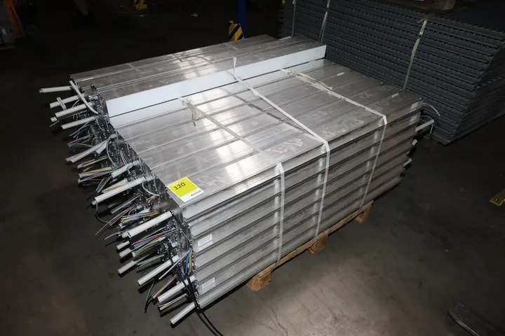 1 x Palette KEC - Linea LED - Leuchte L.: 125 cm